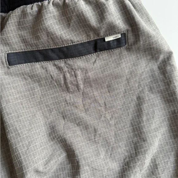 Vuori Stockton Shorts Mens Medium M Compression Lined Running Gray Check Black - Picture 8 of 10